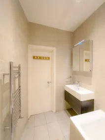 Modern Finchley Apartment with Garden - Image 3