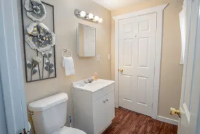 Cozy Downtown Guest House 2BR/1BA Sleeps 8 - Image 2
