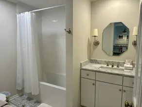 Walk to Beach! Quiet, Updated Main Floor Condo, Monthly Rental! - Image 5