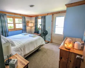 Your Sunny Bungalow Awaits! - Image 4