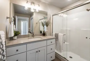💥Brand New💥 Modern, Centrally Located, Views - Image 3