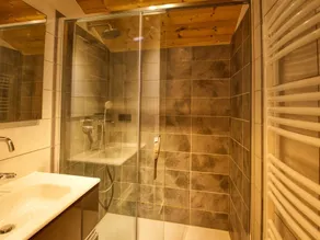 Chalet au pied des pistes, sauna et terrasse, pour 12 pers. - Image 3