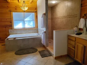 Peaceful getaway with stunning views in gated Community - EV Friendly - Image 3