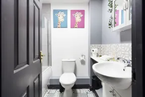 Wow Modern house 5 Bed, 4 Bath. 2 Parking Spaces! - Image 2
