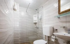 Nice home in Mliniste with outdoor swimming pool - Image 3