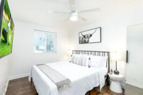 A Beautiful Townhouse Near Old Town Scottsdale – Relaxing Pool, Hot Tub & More! - Image 4