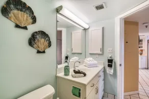 IR 213 is a beautifully updated Gulfview 2 BR with amazing rates - Sleeps 8 - Image 4
