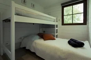 Skandinavisches Chalet in üppigem Grün und Wald ... - Image 4