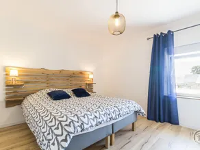 Modernes Haus mit Fahrrädern, nahe Sartilly-Wanderwegen - Image 4