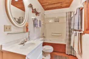 Cozy and comfortable accommodations in picturesque country setting - Image 3