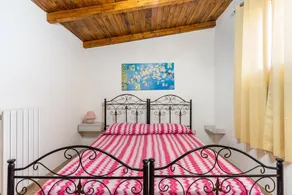 Holiday Home 'Villa Relax Due' with Shared Pool & Wi-Fi - Image 5