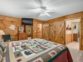 Secluded Six Bedroom Chestnut Lodge, walk to Downtown Weaverville - Image 5