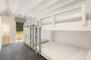 CONTEMPORARY, MODERN, SPACIOUS & STYLISH ROSETTA, SORRENTO - Image 4