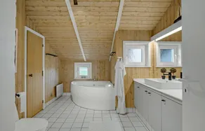 Beach front home in Thisted with sauna - Image 4