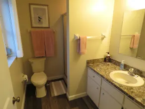 Walk to Beach & Historic Downtown Venice - Rennovated 2 Bed, 2.5 Ba, off-st pkg - Image 2