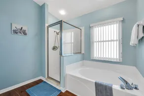 Beautiful home. Free parking, hot tub, laundry, 2 king beds, great for families. - Image 5