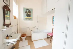 Saddle room and studio - Image 4