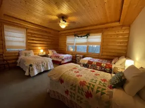 Must Stay- Gorgeous Secluded Log Cabin! (15 min from downtown) - Image 5