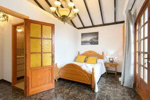 Spacious Villa \"Las Calderetas\" with Mountain View, Wi-Fi, Terrace & Pool - Image 5