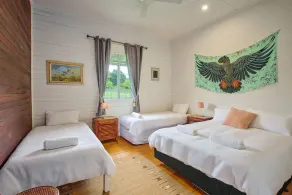 Fazenda de árvores de interior e teca em Byron Bay - Image 4