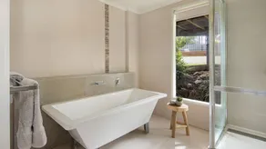 Perfect Peninsula Base with Heated Pool and Spa - Image 4