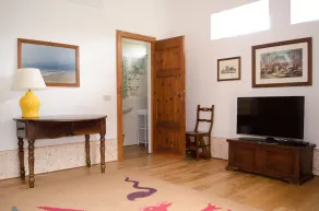 Cypress farmhouse in the park, sea and city of art  - Image 2
