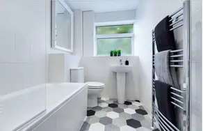 Stunning and spacious 2 - bedroom house with a family feel - Image 2