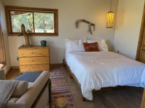 Scenic cabin in Carson National Forest - Image 3