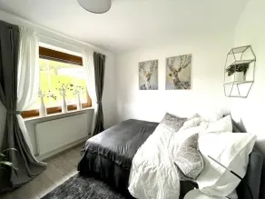 Vacation home with large garden - Image 2