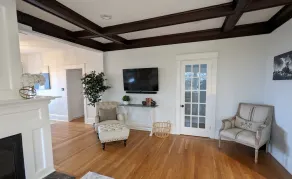 Enjoy elegant comfort with breathtaking water views on grand property - Image 4