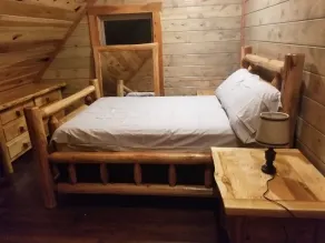 Cozy pine log cabin - Image 5