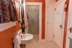 The Cottage: One bedroom w/mini fridge & private bath. - Image 2