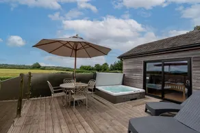 Buttercup lodge - sleeps 4/5 with hot tub & countryside views - Image 3