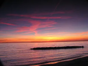 200 steps to the beach! - Image 3