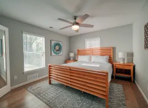 ~Home away from Home~ FAST Wifi | BBQ Grill | Easy Self Check-in - Image 4
