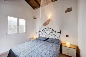 Holiday Home Angolo del Mare with Sea View & Shared Pool - Image 5