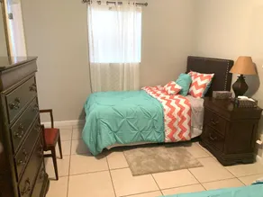 HIDDEN GEM! 5BR/3B family-friendly and laundry - Image 5