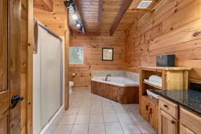 Peaceful 5-bedroom cabin with hot tub and views - Image 3