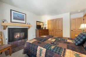 Spacious, Multi-Level Home Walking Distance to Slopes, Town & Pool - Image 5