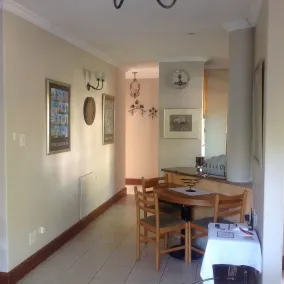 Splendid well-equipped Rondebosch Self-Catering Cottage. - Image 3
