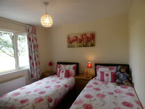 Lochside with beach access uninterrupted views of spectacular Highland Mountains - Image 3