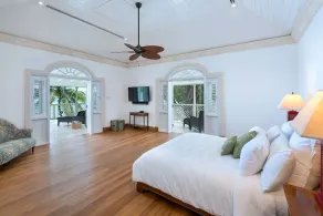 Stunning Beachfront Retreat with Pool - Hemingway House - Image 4