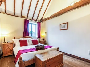 2 bedroom accommodation in Faversham - Image 5
