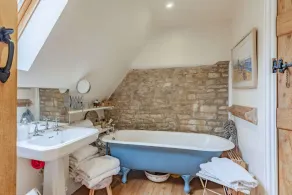 An impressive five bedroom country home in the heart of the Cotswolds - Barnsley Cottage - Image 5