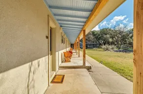 The Ranch House Motel - The Agarita Room - Image 4
