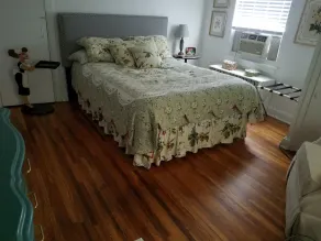 Spacious 2 BR, 1 1/2 baths, hot tub, pool table, outside room, full kitchen - Image 5