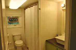 Relaxing Waterfront Cottage Escape - Image 3