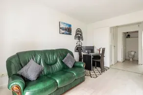 Exclusive studio with an office, balcony, Wi-Fi & free parking spot - Image 2