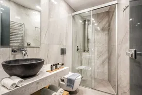 Lavris City Suites - Image 5