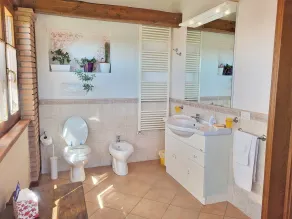 Bella casa con vista mozzafiato, ampio giardino e piscina privata - Image 2